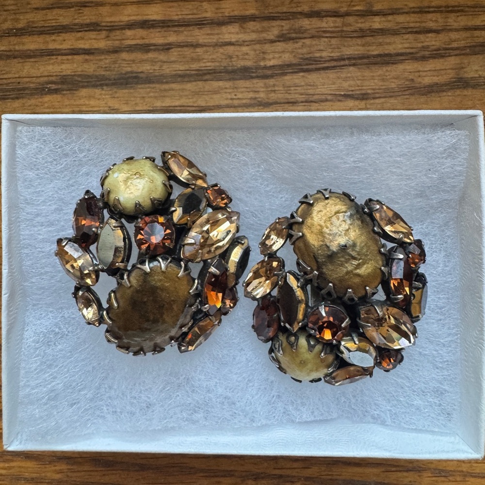 Authentic Vintage Recency clip on earrings
